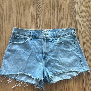Abercrombie “The Mom Short” Midrise